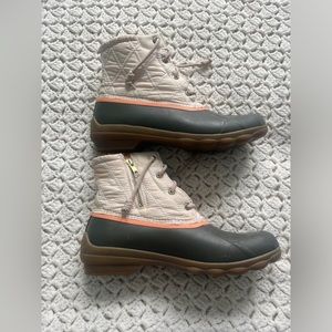 Sperry winter boots size 9